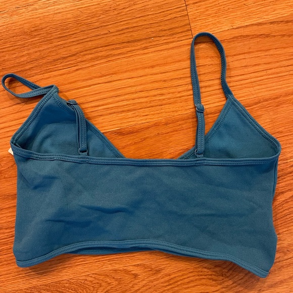 NWT UO seamless criss cross tank - Picture 2 of 3